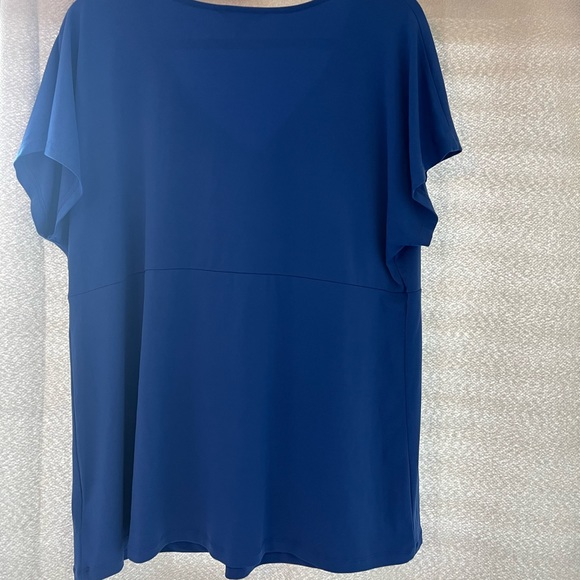Simple blue flowy top - Picture 2 of 5